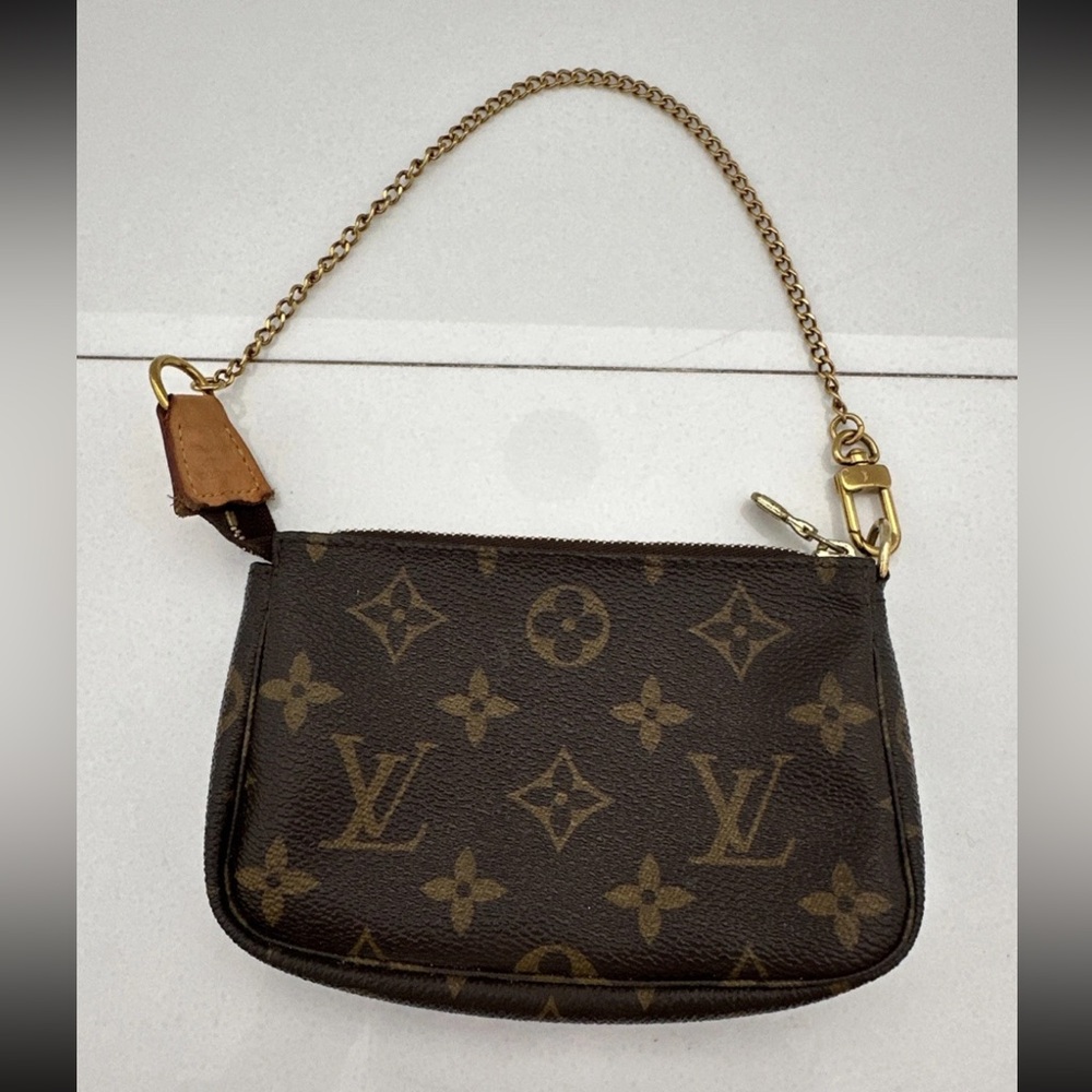 Authentic Louis Vuitton Pochette